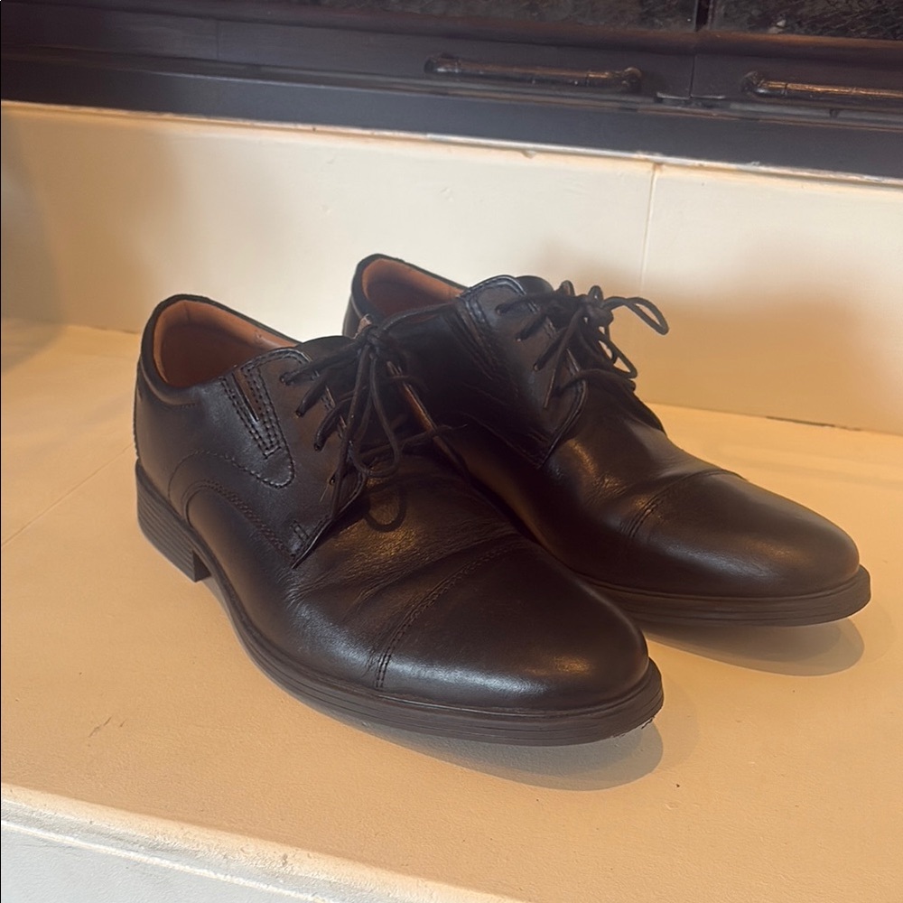 Clarks Black Leather Oxford Shoes Timeless Design